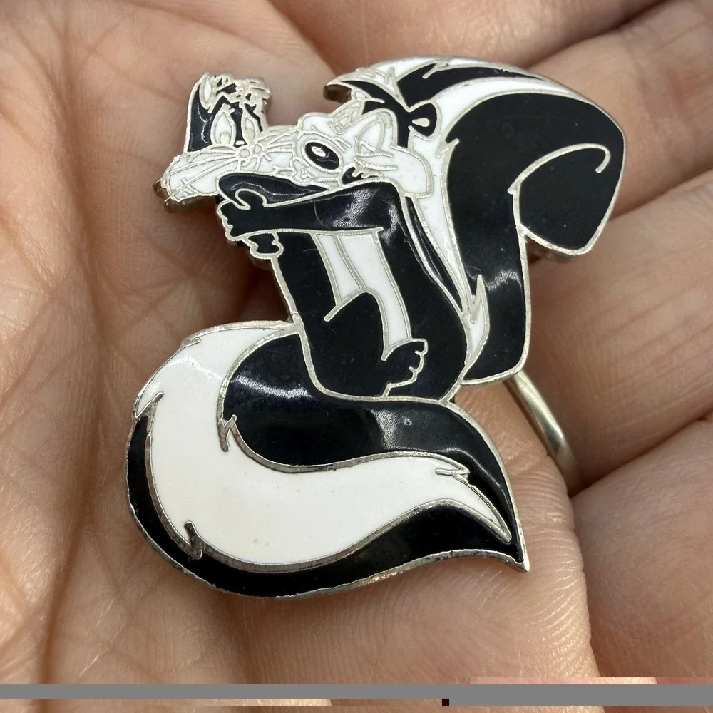 Vintage 1996 Warner Bros Looney Tunes Pepé Le Pew Enamel Lapel Pin 96 Cloisonné